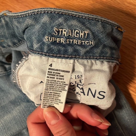 Very comfortable light wash jeans! - Picture 2 of 2